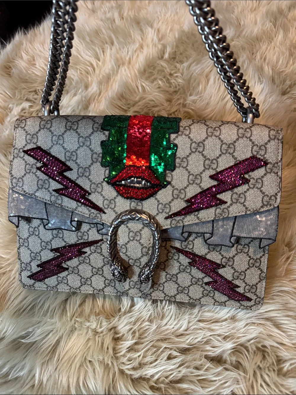 Gucci GG Supreme Shoulder Bag with Pink Glitter Lightning and Green-Red Appliqué - Picture 5 of 11